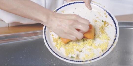 Scrub Dots Non-Scratch clears egg off plate
